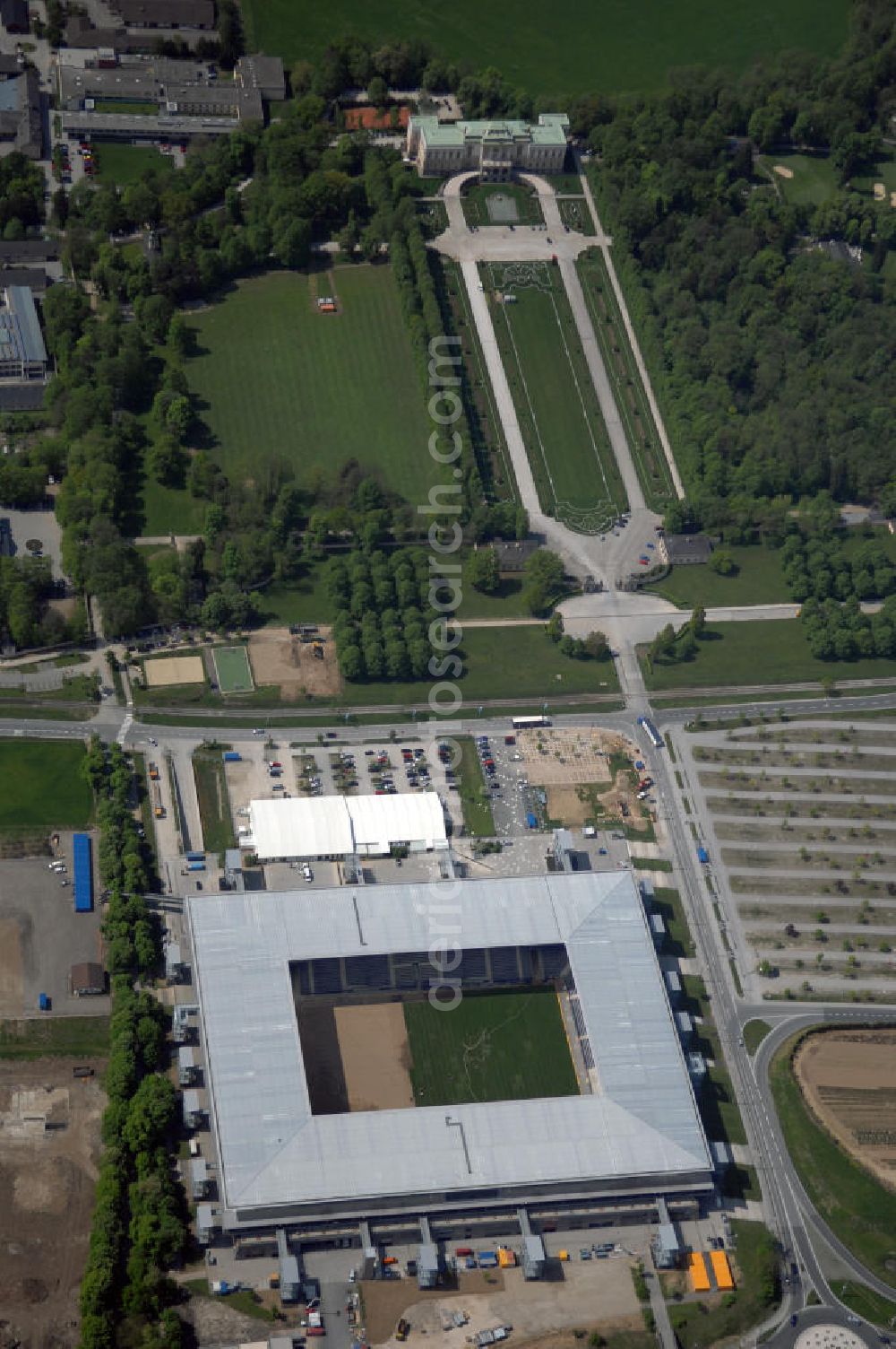 Aerial photograph Salzburg - Das EM Stadion Wals-Siezenheim ist ein 28.900 Zuschauer fassendes Fußballstadion am Stadtrand von Salzburg in der Gemeinde Wals-Siezenheim, und Heimstätte des Fußballverein FC Red Bull Salzburg. Bei der Fußball Europameisterschaft 2008 wird es einer der vier österreichischen Austragungsorte sein. Aus diesem Grund trägt es, neben der Gemeindebezeichnung auch das Kürzel EM im offiziellen Stadionnamen. Eine eventuelle Umbenennung darf erst nach Beendigung der Europameisterschaft 2008 erfolgen. Das Stadion wurde im März 2003 fertiggestellt und gilt als Nachfolger des alten Lehener Stadions in dem von 1971 bis 2003 der Fußballverein Austria Salzburg beheimatet war.