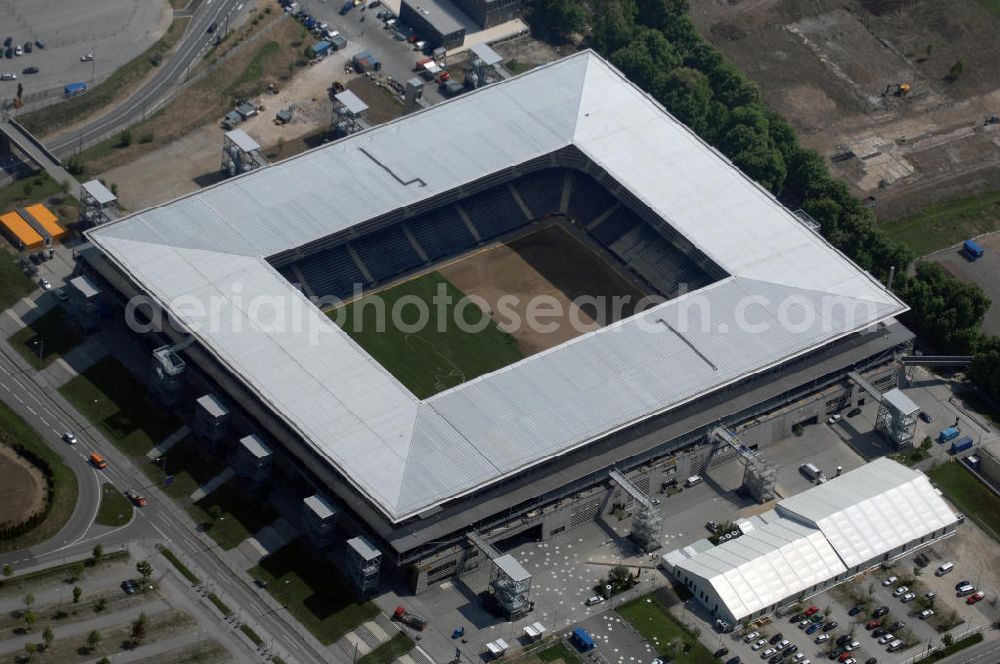 Aerial image Salzburg - Das EM Stadion Wals-Siezenheim ist ein 28.900 Zuschauer fassendes Fußballstadion am Stadtrand von Salzburg in der Gemeinde Wals-Siezenheim, und Heimstätte des Fußballverein FC Red Bull Salzburg. Bei der Fußball Europameisterschaft 2008 wird es einer der vier österreichischen Austragungsorte sein. Aus diesem Grund trägt es, neben der Gemeindebezeichnung auch das Kürzel EM im offiziellen Stadionnamen. Eine eventuelle Umbenennung darf erst nach Beendigung der Europameisterschaft 2008 erfolgen. Das Stadion wurde im März 2003 fertiggestellt und gilt als Nachfolger des alten Lehener Stadions in dem von 1971 bis 2003 der Fußballverein Austria Salzburg beheimatet war.