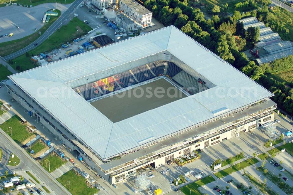 Aerial photograph Salzburg - Das EM-Stadion Wals-Siezenheim ist ein derzeit 18.200 Zuschauer fassendes Fußballstadion am Stadtrand von Salzburg in der Gemeinde Wals-Siezenheim, und Heimstätte des Fußballvereins FC Red Bull Salzburg. Bei der Fußball-Europameisterschaft 2008 wird es einer der vier österreichischen Austragungsorte sein. Aus diesem Grund trägt es, neben der Gemeindebezeichnung auch das Kürzel EM im offiziellen Stadionnamen. Eine eventuelle Umbenennung darf erst nach Beendigung der Europameisterschaft 2008 erfolgen. Das Stadion wurde im März 2003 fertiggestellt und gilt als Nachfolger des alten Lehener Stadions in dem von 1971 bis 2003 der Fußballverein Austria Salzburg beheimatet war.