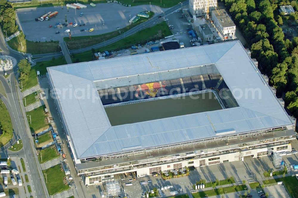 Aerial photograph Salzburg - Das EM-Stadion Wals-Siezenheim ist ein derzeit 18.200 Zuschauer fassendes Fußballstadion am Stadtrand von Salzburg in der Gemeinde Wals-Siezenheim, und Heimstätte des Fußballvereins FC Red Bull Salzburg. Bei der Fußball-Europameisterschaft 2008 wird es einer der vier österreichischen Austragungsorte sein. Aus diesem Grund trägt es, neben der Gemeindebezeichnung auch das Kürzel EM im offiziellen Stadionnamen. Eine eventuelle Umbenennung darf erst nach Beendigung der Europameisterschaft 2008 erfolgen. Das Stadion wurde im März 2003 fertiggestellt und gilt als Nachfolger des alten Lehener Stadions in dem von 1971 bis 2003 der Fußballverein Austria Salzburg beheimatet war.