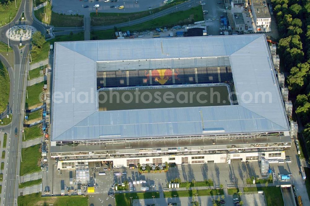 Aerial photograph Salzburg - Das EM-Stadion Wals-Siezenheim ist ein derzeit 18.200 Zuschauer fassendes Fußballstadion am Stadtrand von Salzburg in der Gemeinde Wals-Siezenheim, und Heimstätte des Fußballvereins FC Red Bull Salzburg. Bei der Fußball-Europameisterschaft 2008 wird es einer der vier österreichischen Austragungsorte sein. Aus diesem Grund trägt es, neben der Gemeindebezeichnung auch das Kürzel EM im offiziellen Stadionnamen. Eine eventuelle Umbenennung darf erst nach Beendigung der Europameisterschaft 2008 erfolgen. Das Stadion wurde im März 2003 fertiggestellt und gilt als Nachfolger des alten Lehener Stadions in dem von 1971 bis 2003 der Fußballverein Austria Salzburg beheimatet war.