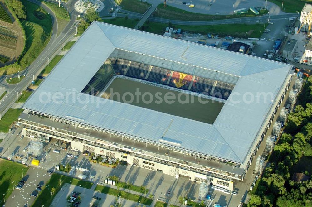 Aerial photograph Salzburg - Das EM-Stadion Wals-Siezenheim ist ein derzeit 18.200 Zuschauer fassendes Fußballstadion am Stadtrand von Salzburg in der Gemeinde Wals-Siezenheim, und Heimstätte des Fußballvereins FC Red Bull Salzburg. Bei der Fußball-Europameisterschaft 2008 wird es einer der vier österreichischen Austragungsorte sein. Aus diesem Grund trägt es, neben der Gemeindebezeichnung auch das Kürzel EM im offiziellen Stadionnamen. Eine eventuelle Umbenennung darf erst nach Beendigung der Europameisterschaft 2008 erfolgen. Das Stadion wurde im März 2003 fertiggestellt und gilt als Nachfolger des alten Lehener Stadions in dem von 1971 bis 2003 der Fußballverein Austria Salzburg beheimatet war.