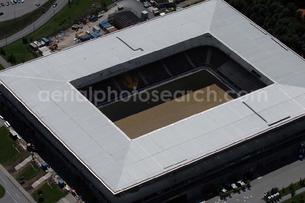 Aerial photograph Salzburg - Das EM-Stadion Wals-Siezenheim ist ein derzeit 18.200 Zuschauer fassendes Fußballstadion am Stadtrand von Salzburg in der Gemeinde Wals-Siezenheim, und Heimstätte des Fußballvereins FC Red Bull Salzburg. Bei der Fußball-Europameisterschaft 2008 wird es einer der vier österreichischen Austragungsorte sein. Aus diesem Grund trägt es, neben der Gemeindebezeichnung auch das Kürzel EM im offiziellen Stadionnamen. Eine eventuelle Umbenennung darf erst nach Beendigung der Europameisterschaft 2008 erfolgen. Das Stadion wurde im März 2003 fertiggestellt und gilt als Nachfolger des alten Lehener Stadions in dem von 1971 bis 2003 der Fußballverein Austria Salzburg beheimatet war.