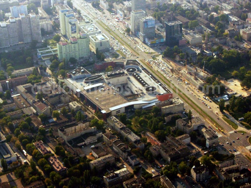 Lodz from the bird's eye view: 30.08.2005 Lodz; Lodz ist die zweitgrößte Stadt Polens und gleichzeitig die Hauptstadt des gleichnamigen Verwaltungsbezirks. Sie liegt im Zentrum des Landes – rund 120 km südwestlich der Landeshauptstadt Warschau – und bildet den polnischen Mittelpunkt im Bereich der Textilindustrie, des Weiteren in der Unterhaltungs- und Elektronikbranche.