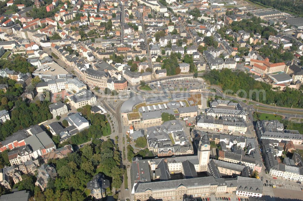 Aerial image Plauen - Fertige Stadtgalerie der ECE in Plauen / Sachsen. Die Stadt-Galerie Plauen ist eine Einkaufs- und Erlebnistreffpunkt im Herzen des Vogtlandes. Kontakt: ECE-CENTERMANAGEMENT, Stadt-Galerie Plauen, Center-Management, Postplatz 1, 08523 Plauen; Telefon: 03741-14 86 0; Fax: 03741-14 86 99 Im Vordergrund ist das Gebäude des Alten Rathauses zu sehen.