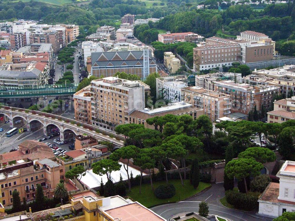 Aerial photograph Rom - 24.09.2005 Rom; Rom (Italienisch: Roma) ist eine Stadt mit 2.553.873 Einwohnern an den Ufern des Flusses Tiber. In der Antike war sie das Zentrum des Römischen Reiches und seit 1871 ist sie die Hauptstadt Italiens. Darüber hinaus ist sie Verwaltungssitz der Region Latium und der Provinz Rom.