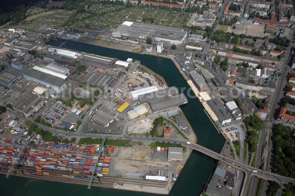 Aerial photograph Dortmund - Blick auf den Stadthafen und das Alte Hafenamt in Dortmund. Heute finden sich im denkmalgeschützten Gebäude Räumlichkeiten der Wasserschutzpolizei, ein Treffpunkt der Marinekameradschaft Dortmund und das mit der ursprünglichen Ausstattung erhaltene Kaiserzimmer. Die Dortmunder Hafen AG nutzt das Gebäude zudem als Ausstellungsort für die Ausstellung Schifffahrt und Hafen. Kontakt: Dortmunder Hafen AG, Speicherstrasse 23, 44147 Dortmund, Tel. +49 (0)231 98 39 6 81, Fax +49 (0)231 98 39 6 99