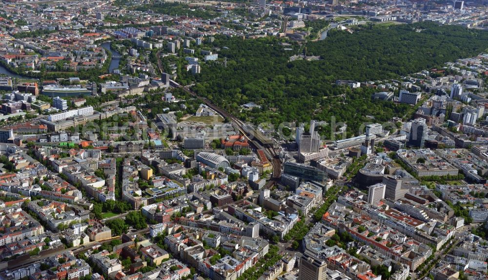 Aerial photograph Berlin - The Breitscheidplatz forms with the Memorial Church, the Bikini House, the high-rise Zoofenster, the Zoologischer Garten station and the cinema Zoopalast the heart of the City-West in the district of Charlottenburg-Wilmersdorf of Berlin. Immediately adjacent to these urban tourism zone like a green ribbon, the Tiergarten. This park-like garden area, connects the downtown with the West Berlin's government district. In the background, the Chancellor's Office and the Bundestag building can be seen