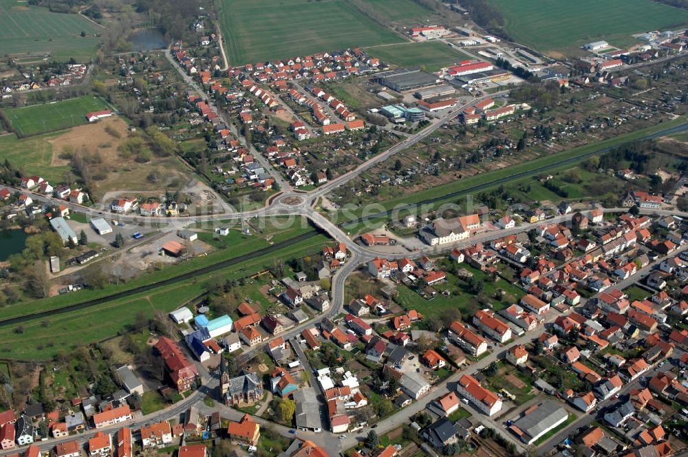 Sondershausen from above - Blick vom Stadtteil Stockhausen über die Brücke an der Nordhäuser Straße welche über die Wipper führt und mit dahniter leiegenden Kreisverkehr, auf den Stadtteil Marienhall.