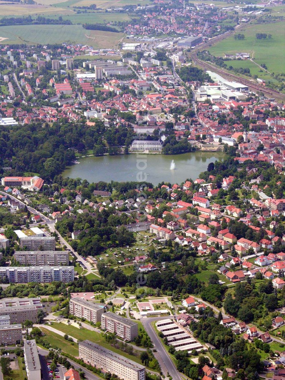 Aerial photograph Bad Salzungen / Thüringen - Blick auf das Stadtzentrum von Bad Salzungen mit dem Burgsee, sowie der Seeklinik Bad Salzungen. Asklepios Burgseekliniken Bad Salzungen Postfach 1234, 36433 Bad Salzungen Geschäftsführer: Martin Merbitz email: BadSalzungen@asklepios.com Achim Walder: