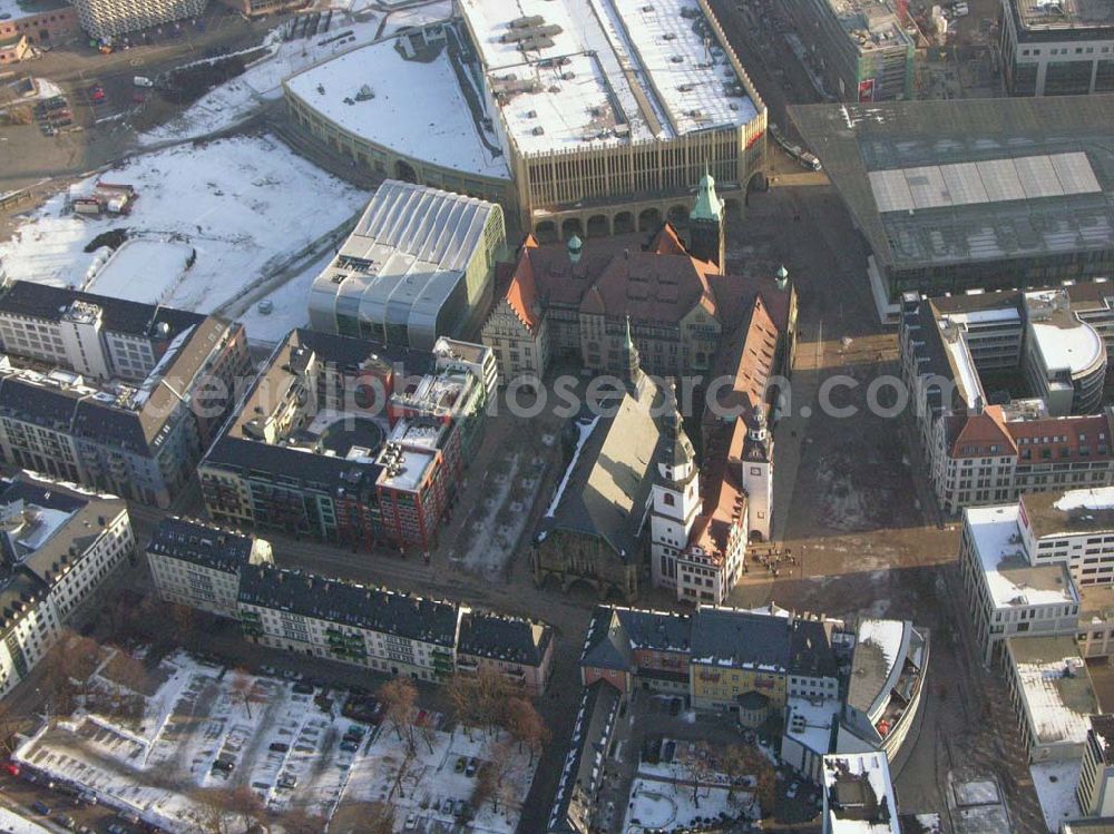 Chemnitz / Sachsen from the bird's eye view: 15.01.2006 Chemnitz:Stadtzentrum mit dem Markt, Opernhaus und der Kirche in der Chemnitzer Altstadt. Mit im Bild die Einkaufsgalerie Roter Turm der Sachsenbau Beteiligungsgesellschaft mbH & Co KG.