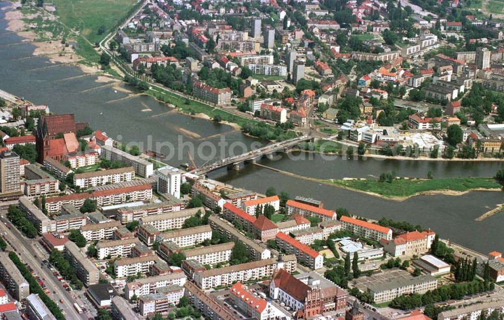 Frankfurt / Oder from above - Blick auf das Stadtzentrum von Frankfurt / Oder mit dem Grenzübegang nach Slubice in der VR Polen.