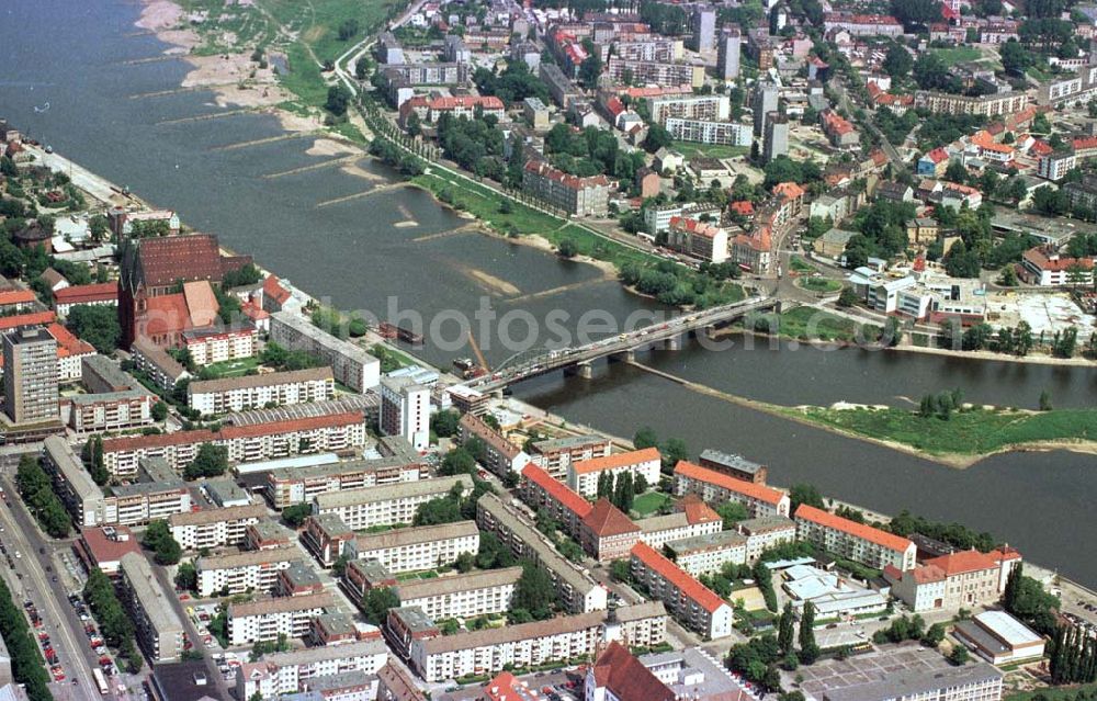 Frankfurt / Oder from the bird's eye view: Blick auf das Stadtzentrum von Frankfurt / Oder mit dem Grenzübegang nach Slubice in der VR Polen.