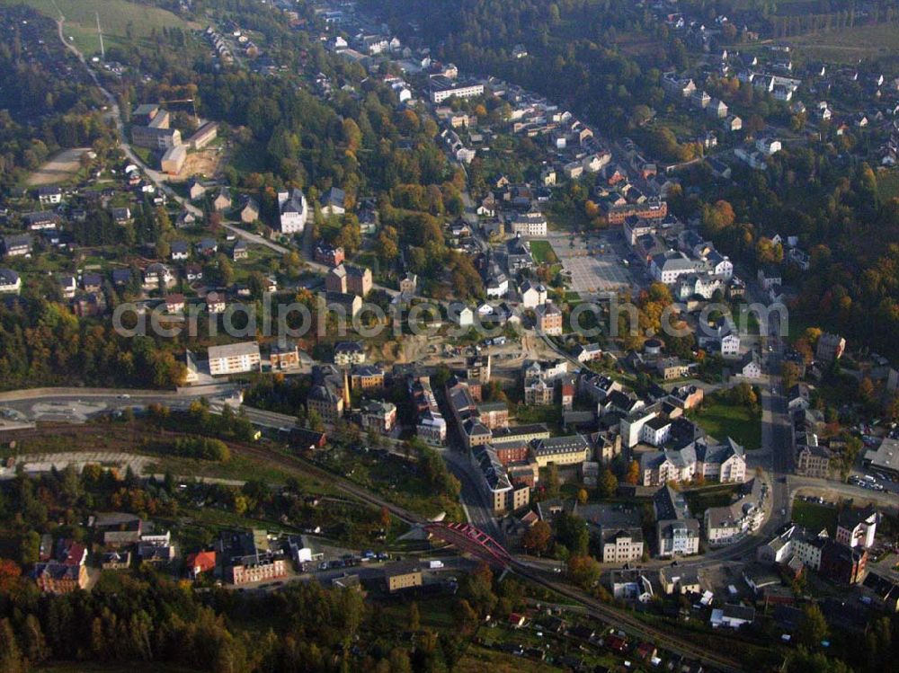 Klingenthal ( Sachsen ) from the bird's eye view: Blick auf das Stadtzentrum von Klingenthal mit der Rundkirche Zum Friedefürst und dem Rathaus Stadtverwaltung; Tel: 03 74 67 / 61 - 0; Mail: stadt@klingenthal.de