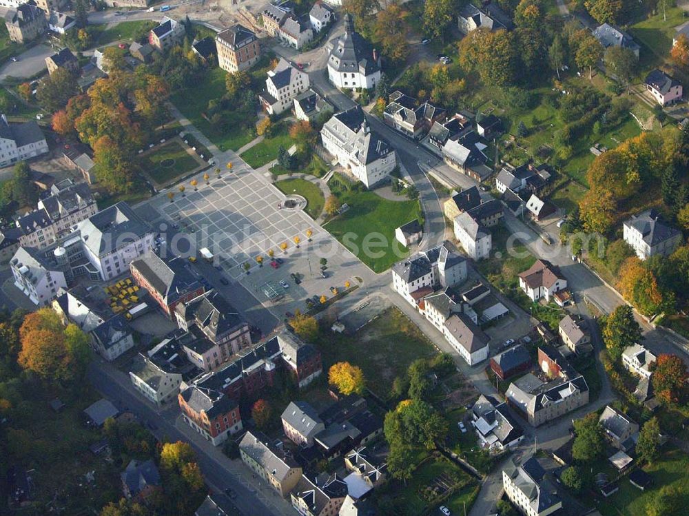 Klingenthal ( Sachsen ) from the bird's eye view: Blick auf das Stadtzentrum von Klingenthal mit der Rundkirche Zum Friedefürst und dem Rathaus Stadtverwaltung; Tel: 03 74 67 / 61 - 0; Mail: stadt@klingenthal.de