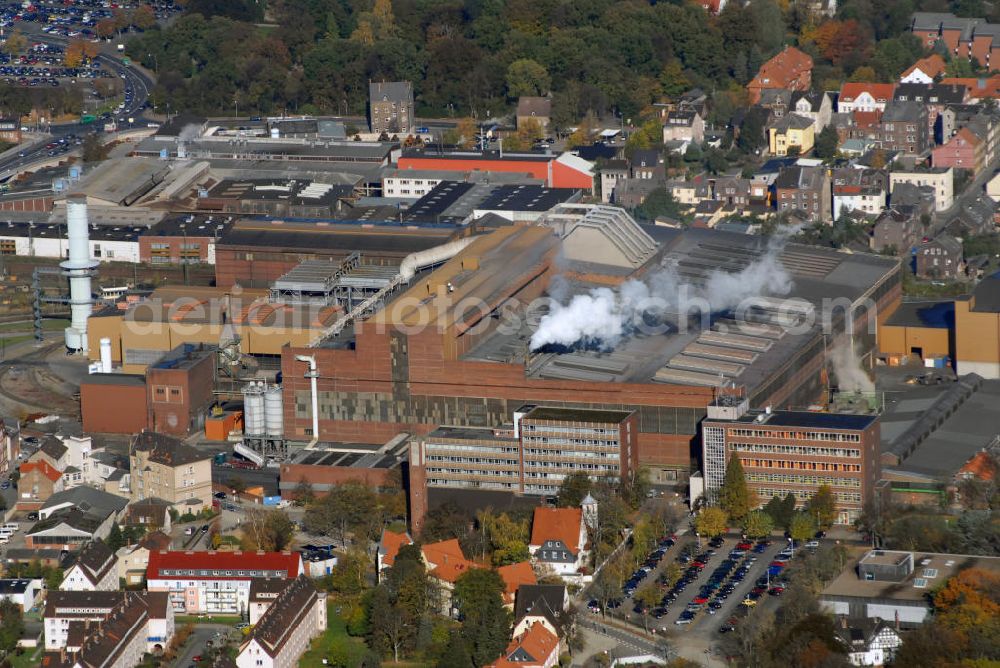 Peine from the bird's eye view: Blick auf das Stahlwerk des Unternehmens Peiner Träger AG in Peine. Das Unternehmen gehört der Salzgittergruppe für Stahl und Technologie an und fertigt Stahlträger für verschiedene Bauprojekte. Zudem entwickelten sie einen parallelflanschigen Breitflanschträger, der in Fachkreisen unter dem Namen Peiner Träger bekannt ist, und patentierten ihn 1914. Kontakt: Peiner Träger, Gerhard-Lucas-Meyer Straße 10 31226 Peine, Tel. +49(0)5171 91 01, Fax +49(0)5171 91 9262, Email: peiner.traeger@salzgitter-ag.de; Salzgitter AG, Eisenhüttenstraße 99 38239 Salzgitter, Tel. +49(0)5341 21 01, Fax +49(0)5341 21 2727, Email: impressum@salzgitter-ag.de