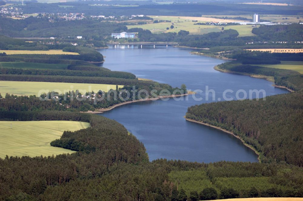 Aerial image Zeulenroda - Die Weidatalsperre ist eine Trinkwassertalsperre an der Weida, in der Nähe der ostthüringischen Orte Triebes und Staitz im Thüringer Schiefergebirge. Die 1949 begonnene und 1956 in Betrieb genommene Talsperre fasst 9,7 Millionen Kubikmeter. Die Talsperre wird gemeinsam mit den flussaufwärts gelegenen Talsperren zur Trinkwasserversorgung genutzt. Außerdem dient sie dem Hochwasserschutz und der Niedrigwasseraufhöhung.