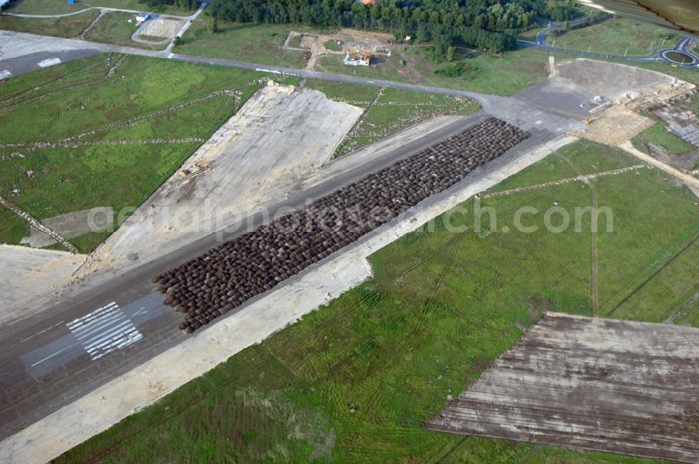 Aerial image Cottbus - Blick auf den stillgelegten Flugplatz Cottbus-Nord. Das Gelände wurde bis 2004 von der Bundeswehr genutzt, befindet sich aber inzwischen im Besitz der Stadt Cottbus. Das 35.000 qm große Gelände ist seitdem Planungsfläche. Die gute Lage zur Stadt und die Nähe zur Technischen Uni Cottbus sind ideal für die Schaffung eines Technologie- und Industriepark TIP-Cottbus. Kontakt: Stadtverwaltung Cottbus, Projektgruppe TIP – Cottbus, Neumarkt 5, 03046 Cottbus, Tel. +49 (0)355 612 2080, Fax +49 (0)355 612 2083, egbert.thiele@neumarkt.cottbus.de