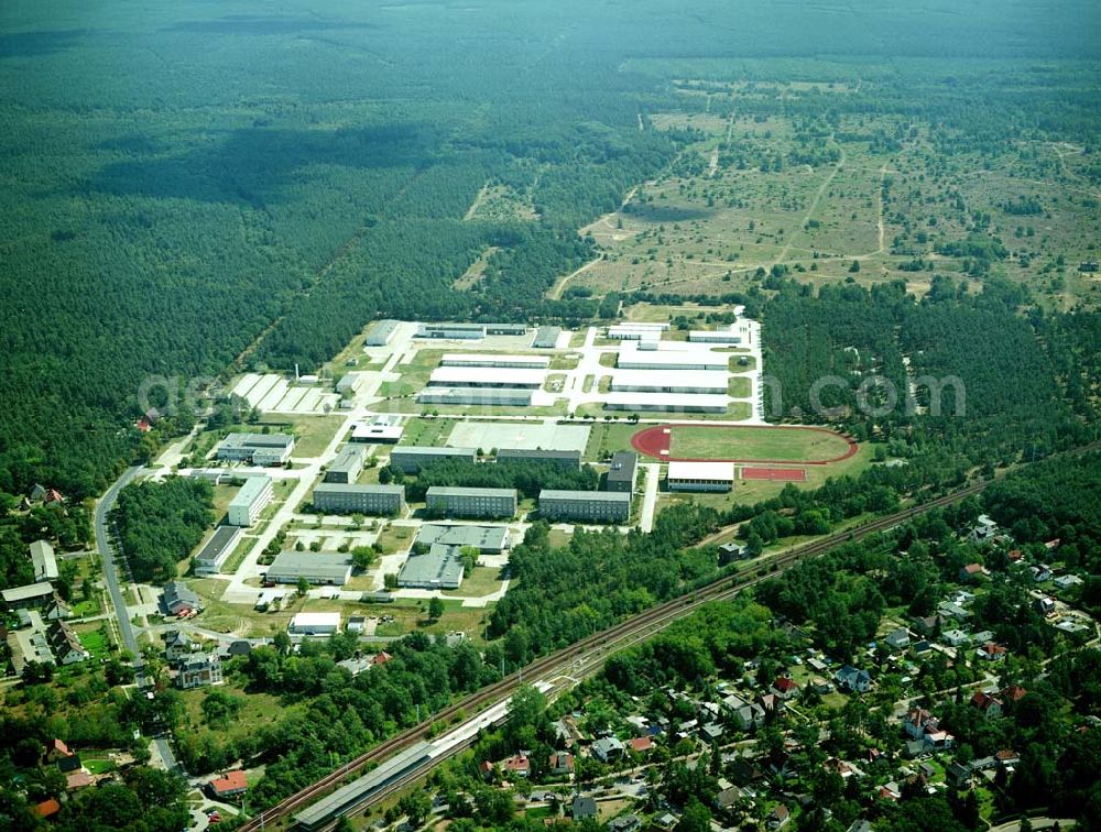 Lehnitz from above - Blick auf den ehemaligen Truppenübungsplatz Lehnitz bei Oranienburg. das Gelände wurde unlängst von der Bundeswehr an die Bundesanstalt für Immobilienaufgaben übertragen und soll nun einer neuen Verwendung und Renaturisierungsmaßnahmen zugeführt werden.