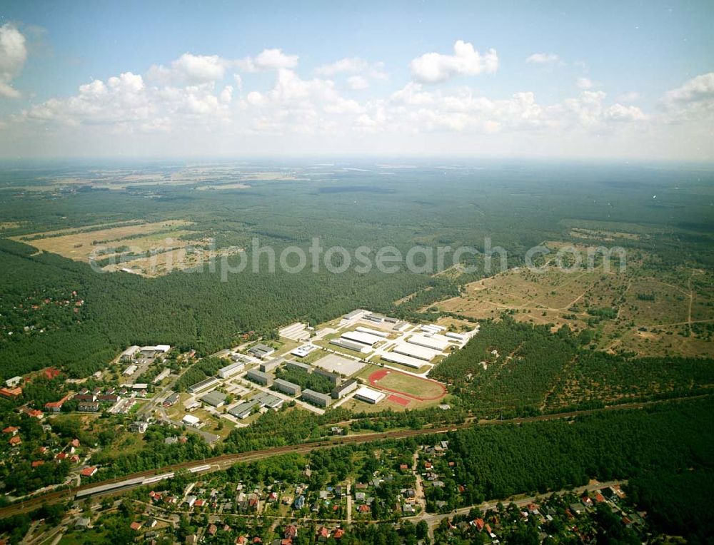 Lehnitz from above - Blick auf den ehemaligen Truppenübungsplatz Lehnitz bei Oranienburg. das Gelände wurde unlängst von der Bundeswehr an die Bundesanstalt für Immobilienaufgaben übertragen und soll nun einer neuen Verwendung und Renaturisierungsmaßnahmen zugeführt werden.