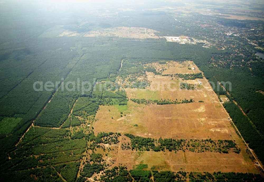 Aerial image Lehnitz - Blick auf den ehemaligen Truppenübungsplatz Lehnitz bei Oranienburg. das Gelände wurde unlängst von der Bundeswehr an die Bundesanstalt für Immobilienaufgaben übertragen und soll nun einer neuen Verwendung und Renaturisierungsmaßnahmen zugeführt werden.