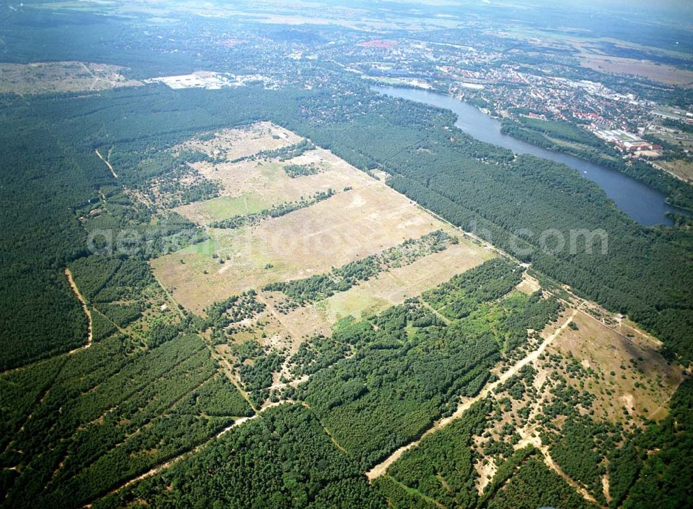 Lehnitz from above - Blick auf den ehemaligen Truppenübungsplatz Lehnitz bei Oranienburg. das Gelände wurde unlängst von der Bundeswehr an die Bundesanstalt für Immobilienaufgaben übertragen und soll nun einer neuen Verwendung und Renaturisierungsmaßnahmen zugeführt werden.