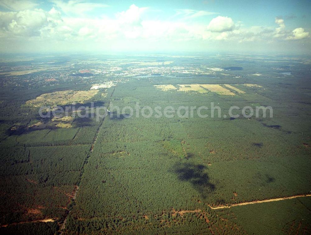 Lehnitz from above - Blick auf den ehemaligen Truppenübungsplatz Lehnitz bei Oranienburg. das Gelände wurde unlängst von der Bundeswehr an die Bundesanstalt für Immobilienaufgaben übertragen und soll nun einer neuen Verwendung und Renaturisierungsmaßnahmen zugeführt werden.