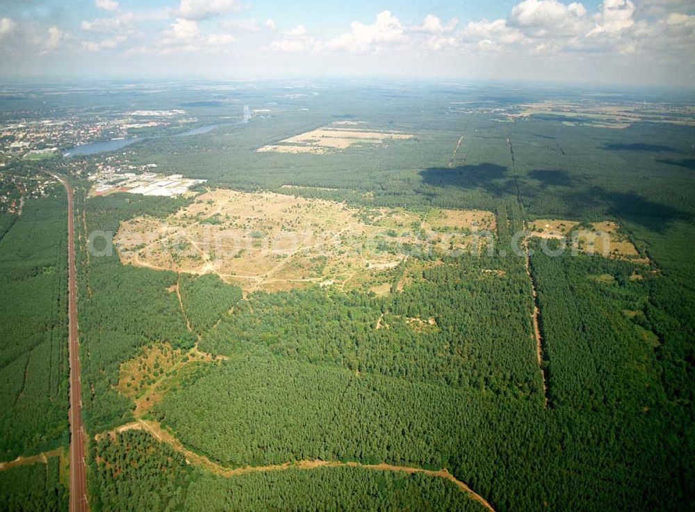 Aerial photograph Lehnitz - Blick auf den ehemaligen Truppenübungsplatz Lehnitz bei Oranienburg. das Gelände wurde unlängst von der Bundeswehr an die Bundesanstalt für Immobilienaufgaben übertragen und soll nun einer neuen Verwendung und Renaturisierungsmaßnahmen zugeführt werden.