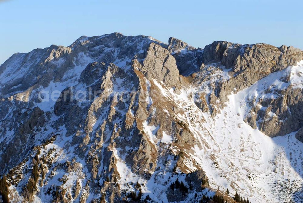 Schwangau from above - Blick auf den Tegelberg in den Bayerischen Alpen.Schwangau ist das Dorf der Königsschlösser, Heilklimatischer Kurortim Landkreis Ostallgäu, Regierungsbezirk Schwaben, Bundesland Bayern, am südlichen Ende der Romantischen Straße.