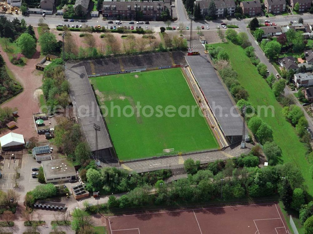 Aerial photograph Aachen - Blick auf das Tivoli, es ist als Fußballstadion in Aachen Austragungsort für Fußballspiele und Heimstadion von Alemannia Aachen. Das erste Stadion an der heutigen Stelle in Aachen wurde bereits 1928 eröffnet; der heutige Tivoli fasst 21.300 Zuschauer und bietet 3.700 Sitzplätze und 17.600 Stehplätze. Der Tivoli liegt in der Soers am nördlichen Rand der Innenstadt an der Krefelder Straße (B 57), unweit der A 4. Der Name des Stadions stammt von dem nordwestlich des Lousbergs gelegenen, früheren großen „Gut Tivoli“, dessen Park an die Gärten des italienischen Ortes Tivoli erinnerte.