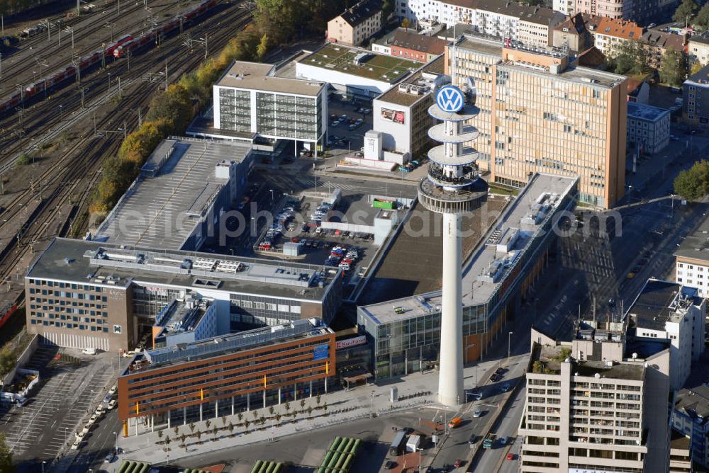 Aerial image Hannover - Blick auf den VW-Tower und die Filliale einer Supermarktkette in Hannover Mitte hinter dem Hauptbahnhof. Kontakt: Volkswagen AG Nutzfahrzeuge Werk Hannover Rolf Ohlinger Umweltschutzbeauftragter, Brieffach 2399 30405 Hannover, Tel. +49(0)511 798 4247, Email: rolf.ohlinger@volkswagen.de; Kaufland Hannover-Mitte, Hamburger Allee 23B 30161 Hannover, Tel. +49(0)511 763516 0