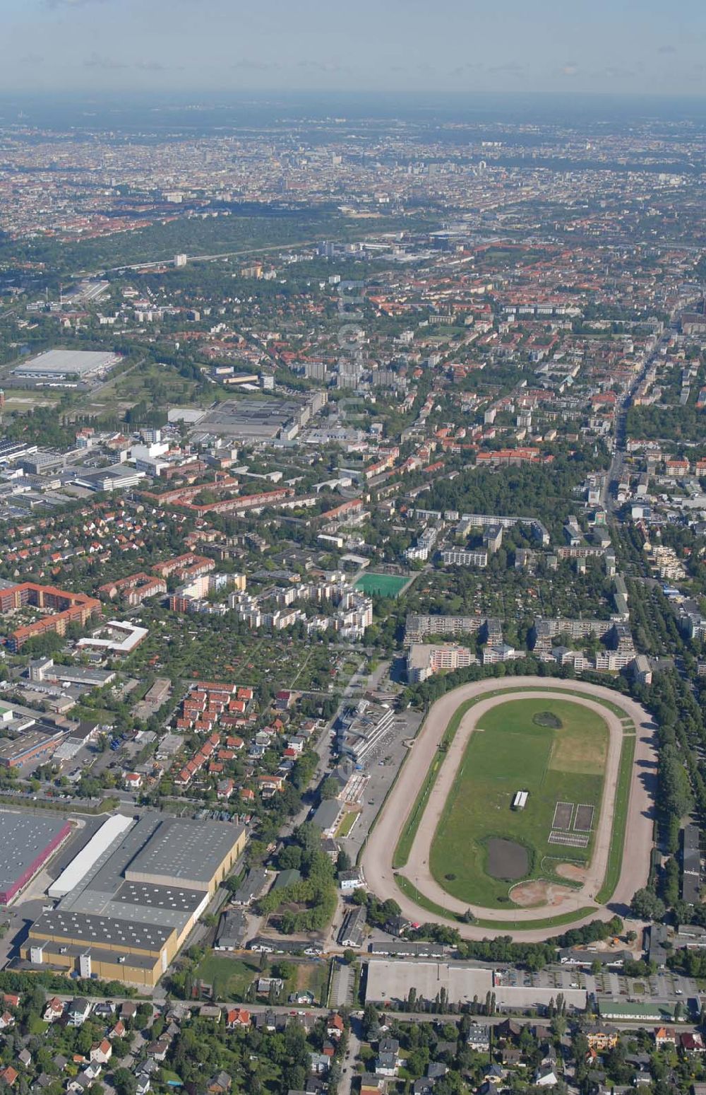 Berlin from above - Blick auf die Trabrennbahn in Berlin-Mariendorf. (Berliner Trabrenn-Verein e.V., Mariendorfer Damm 222, 12107 Berlin, btv@berlintrab.de, Tel.: 030-7401212, Fax: 030-7401211)