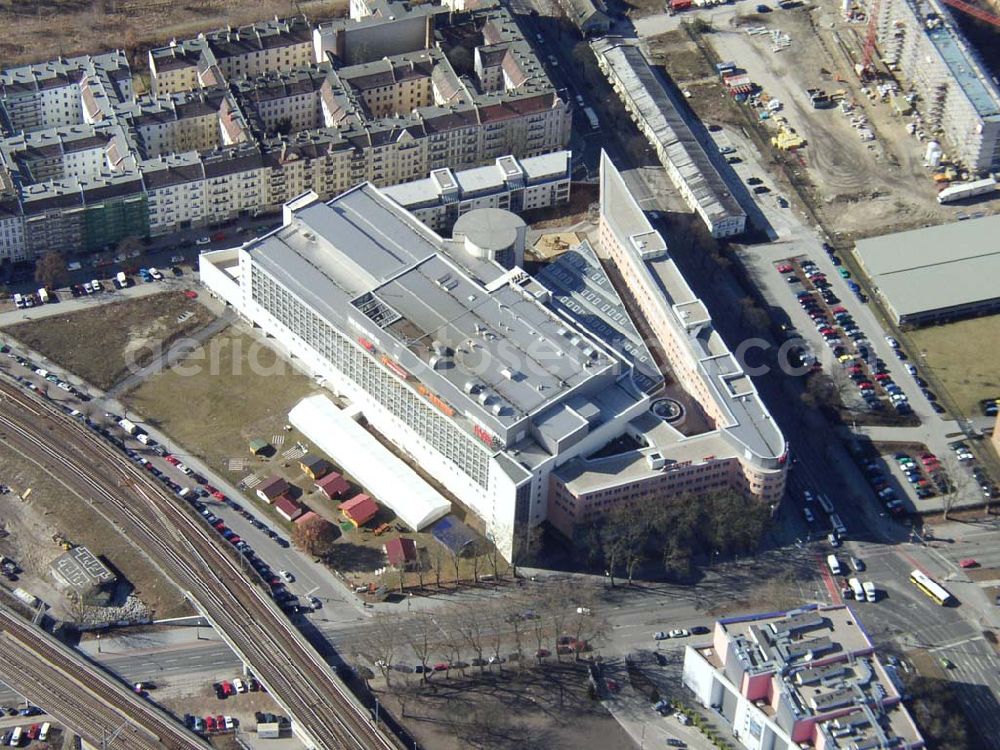 Aerial photograph Berlin - TREPTOW - Blick auf den Treptower Park in Ost-West-Richtung. 13.03.03