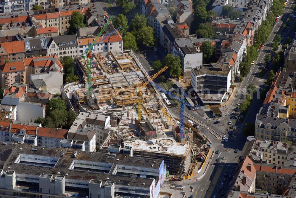 Aerial photograph Berlin-Steglitz - Blick auf die Umbau- und Erweiterungsbauarbeiten am FORUM STEGLITZ.Verwaltung: Donaldsons Deutschland GmbH & Co. KG Kochstraße 22,10969 Berlin, info@forum-steglitz.deHeiner Hutmacher, Tel: 030/7929066, heiner.hutmacher@donaldsons.de Investor: Hammerson Group, Verwaltung: Donaldsons Deutschland GmbH & Co. KG,Kochstraße 22,10969 Berlin