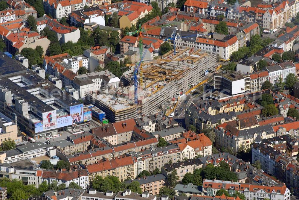 Berlin-Steglitz from the bird's eye view: Blick auf die Umbau- und Erweiterungsbauarbeiten am FORUM STEGLITZ.Verwaltung: Donaldsons Deutschland GmbH & Co. KG Kochstraße 22,10969 Berlin, info@forum-steglitz.deHeiner Hutmacher, Tel: 030/7929066, heiner.hutmacher@donaldsons.de Investor: Hammerson Group, Verwaltung: Donaldsons Deutschland GmbH & Co. KG,Kochstraße 22,10969 Berlin