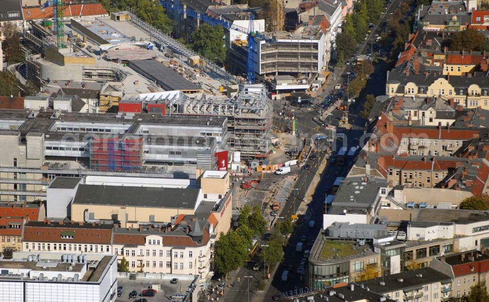 Aerial image Berlin Steglitz - Blick auf die Umbau- und Erweiterungsbauarbeiten am FORUM STEGLITZ KG - Grundstücksgesellschaft Schloßstraße 1/2 mbH & Co. Schloßstraße 1, 12163 Berlin - forumsteglitz@donaldsons.de - Tel.: 792 90 66 Investor: Hammerson Group - Verwaltung: Donaldsons Deutschland GmbH & Co. KG, Kochstraße 22, 10969 Berlin - Ansprechpartner: Herr Dirk Meyer