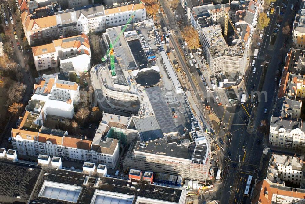 Berlin Steglitz from above - Blick auf die Umbau- und Erweiterungsbauarbeiten am FORUM STEGLITZ KG - Grundstücksgesellschaft Schloßstraße 1/2 mbH & Co. Schloßstraße 1, 12163 Berlin -