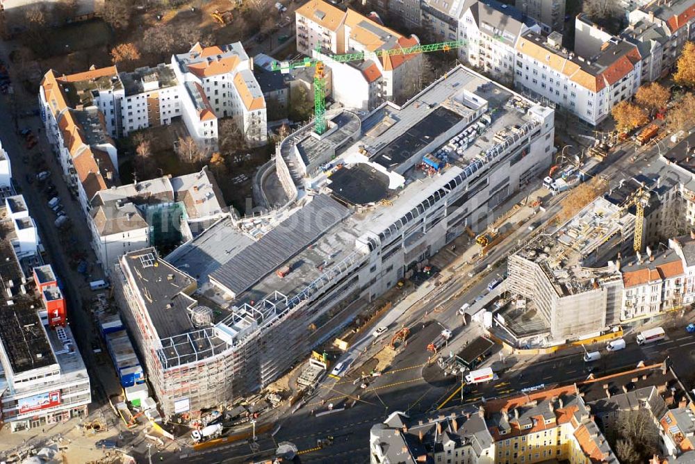 Berlin Steglitz from above - Blick auf die Umbau- und Erweiterungsbauarbeiten am FORUM STEGLITZ KG - Grundstücksgesellschaft Schloßstraße 1/2 mbH & Co. Schloßstraße 1, 12163 Berlin -