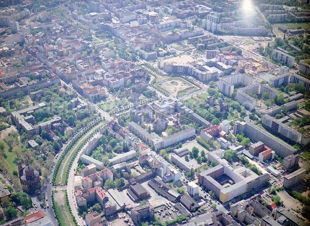 Aerial photograph Berlin - Renovations on the former border strip / wall area located at the city park on Michael's Church in destrict Kreuzberg