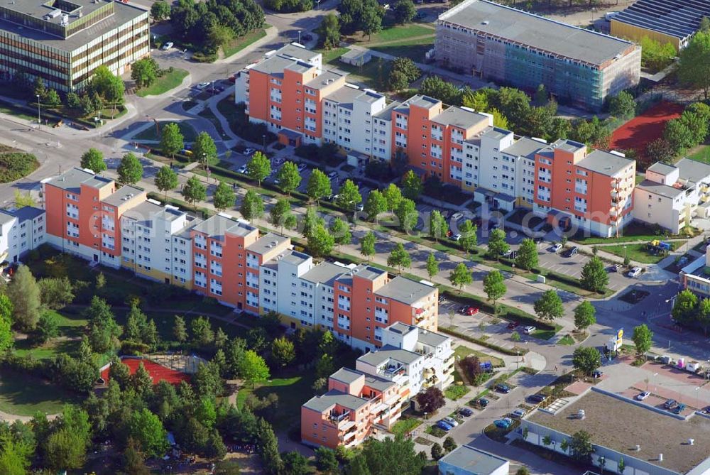 Berlin-Marzahn from above - 19.08.2006 Blick die umgebaute Wohnsiedlung Havemannstraße - Rosenbecker Straße / Eichhorster Straße in Berlin-Marzahn / Ahrensfelde. Ein Projekt der DEGEWO / WBG Marzahn. Baufirmen: