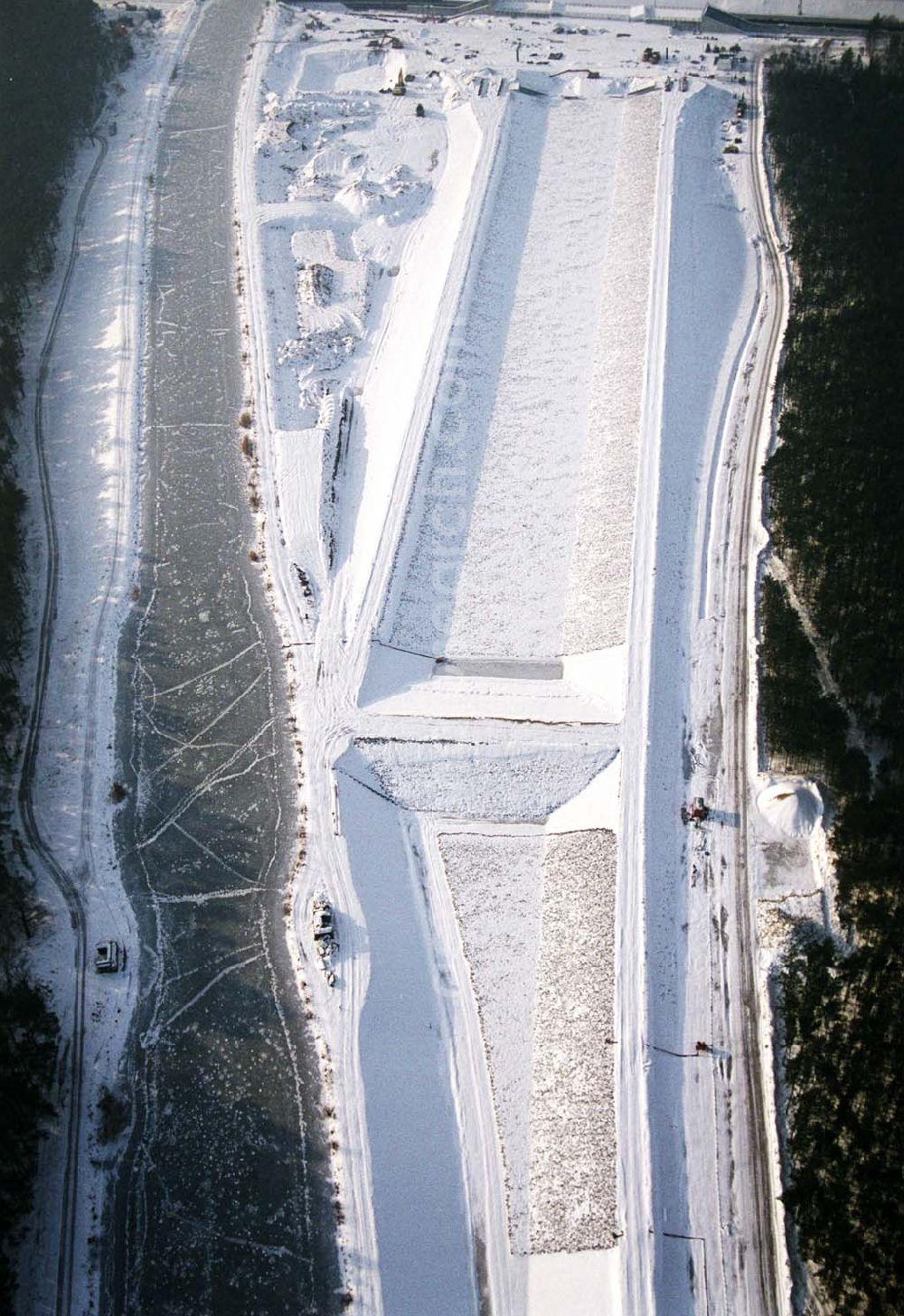 Aerial image Eberswalde / Brandenburg - 24.01.2006 Eberswalde: Umleitungsarbeiten am Oder-Havel-Kanal zu Eberswalde im Unterquerbereich der Eisenbahnlinie nach Stralsund. Ein Projekt der Wasser- und Schifffahrtdirektion Ost im Rahmen der Verkehrsprojekte Deutsche Einheit.