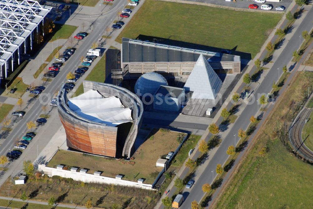 Hannover from above - Blick auf den Ungarischen und Dänischen Pavillion auf dem Expo-Gelände in Hannover. Die beiden Pavillions befinden sich nach wie vor auf dem Gelände und wurden bislang nicht abgerissen. Im Ungarischen Pavillion, der von György Vadász entwurfen wurde, hat heute eine Security Firma ihren Sitz und im Dänischen Pavillion sitzt ein Schulungskonzern der dänischen Bestseller Academy. Kontakt: Exposeeum e.V. Heinz-Dieter Gebhardt, Expo-Plaza 11 30539 Hannover, Postfach 110116 30856 Laatzen, Tel. +49(0)511 2284652, Email: buero@exposeeum.de