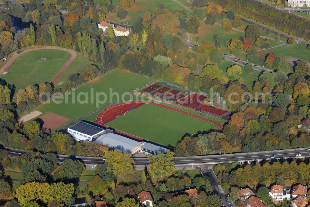 Hannover from above - Blick auf die Sportanlage der Leibniz Universität Hannover. Kontakt: Gottfried Wilhelm Leibniz Universität Hannover, Welfengarten 1 30167 Hannover, Tel. +49(0)511 762 0, Fax +49(0)511 762 3456, Email: info@pressestelle.uni-hannover.de; Uni Sportzentrum, Am Moritzwinkel 6 30167 Hannover, Tel. +049(0)511 762 2194, Mobil: +49(0)173 7632419