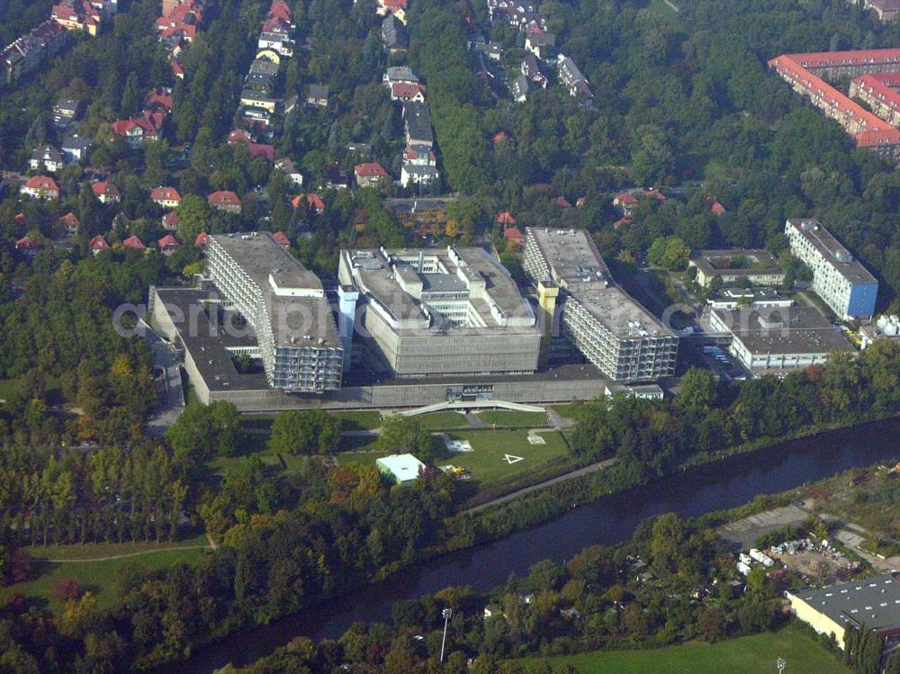 Berlin-Steglitz from the bird's eye view: Universitätsklinikum Benjamin Franklin in Berlin-Steglitz 12203 Berlin-Steglitz, Hindenburgdamm 30. fon/fax:, 84 45-0 /