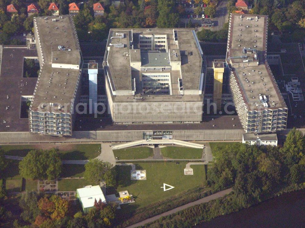 Berlin-Steglitz from above - Universitätsklinikum Benjamin Franklin in Berlin-Steglitz 12203 Berlin-Steglitz, Hindenburgdamm 30. fon/fax:, 84 45-0 /