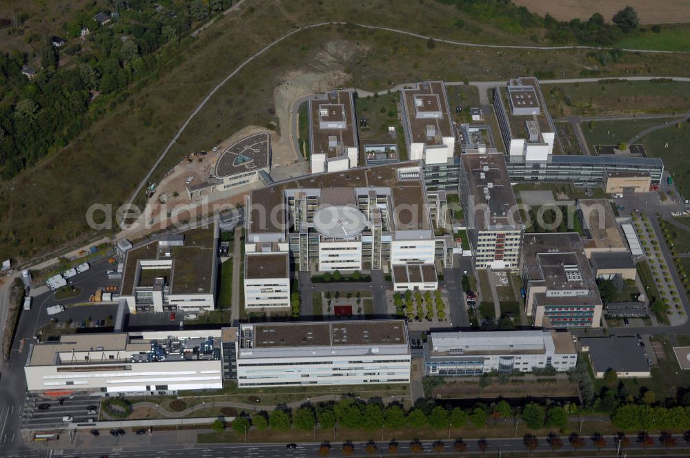 Aerial photograph Jena - Blick auf das Universitätsklinikum der Friedrich-Schiller-Universität am Standort Jena-Lobeda. Nach der Fertigstellung des Neubaus zogen viele der Institute vom Standort Innenstadt nach Lobeda wodurch sich der Schwerpunkt auf diesen neuen Standort verlagerte. Am Standort Lobeda befinden sich nun zehn verschiedene Kliniken, unter an derem die Klinik für Anästhesiologie und Intensivtherapie, Herz- und Thoraxchirurgie, Innere Medizin I-III und an dere. Das Universitätsklinikum Jena ist das einzige Universitätsklinikum Thüringens und mit über 4000 Mitarbeitern größter Arbeitgeber der Region. Kontakt: Universitätsklinikum Jena, Erlanger Allee 101 07743 Jena, Tel. +49(0)3641 9320850, Email: info@med.uni-jena.de