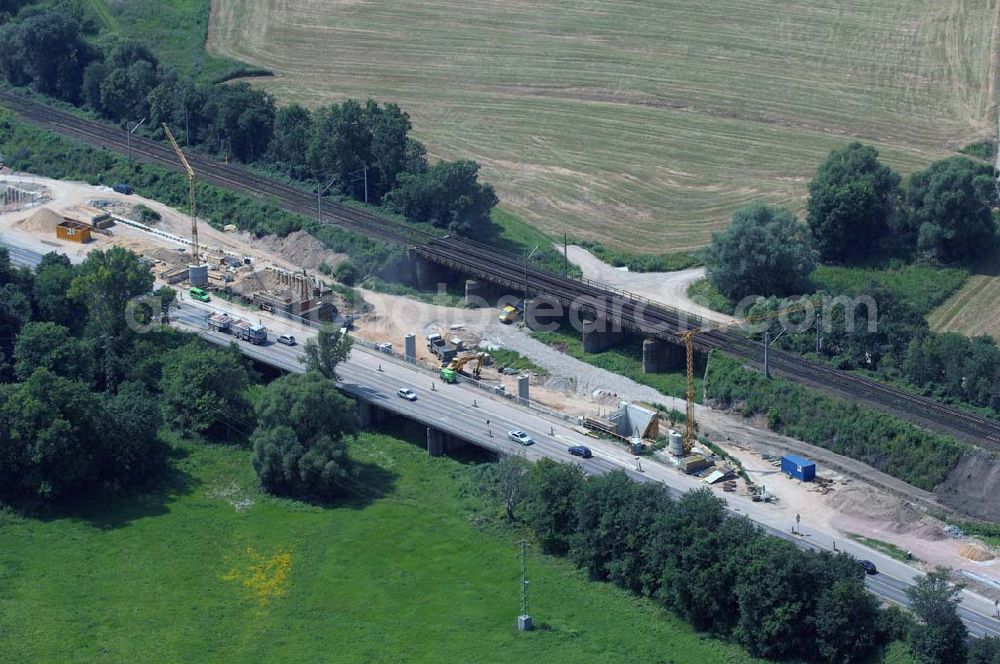 Aerial photograph Dessau - Blick auf verschiedene Brückenbauwerke an der Baustelle zum Ausbau der B184 zwischen Dessau und Roßlau in Sachsen-Anhalt. Die B184 wird aufgrund des gestiegenen Verkehrsaufkommens 4-streifig über den Verlauf der Elbe hinweg ausgebaut.Bauherr ist der Landesbetrieb Bau Sachsen-Anhalt, die Projektleitung liegt bei SCHÜßLER-PLAN Berlin.