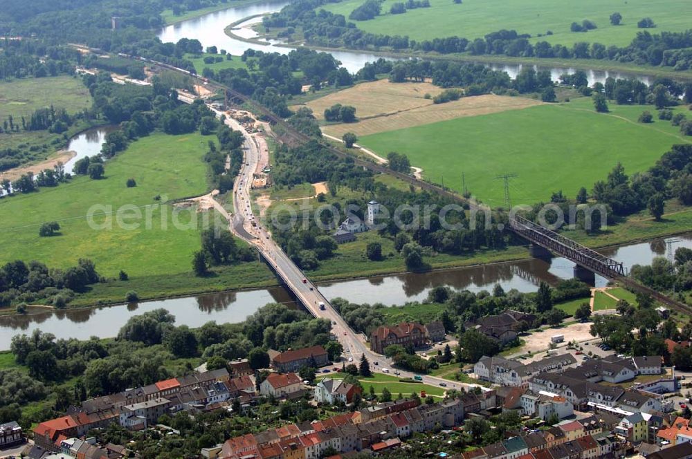 Aerial photograph Dessau - Blick auf verschiedene Brückenbauwerke an der Baustelle zum Ausbau der B184 zwischen Dessau und Roßlau in Sachsen-Anhalt. Die B184 wird aufgrund des gestiegenen Verkehrsaufkommens 4-streifig über den Verlauf der Elbe hinweg ausgebaut.Bauherr ist der Landesbetrieb Bau Sachsen-Anhalt, die Projektleitung liegt bei SCHÜßLER-PLAN Berlin.