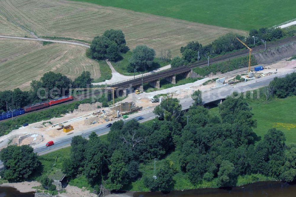 Dessau from above - Blick auf verschiedene Brückenbauwerke an der Baustelle zum Ausbau der B184 zwischen Dessau und Roßlau in Sachsen-Anhalt. Die B184 wird aufgrund des gestiegenen Verkehrsaufkommens 4-streifig über den Verlauf der Elbe hinweg ausgebaut.Bauherr ist der Landesbetrieb Bau Sachsen-Anhalt, die Projektleitung liegt bei SCHÜßLER-PLAN Berlin.