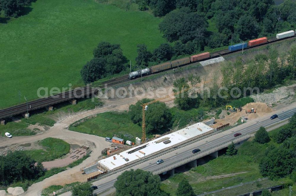 Aerial image Dessau - Blick auf verschiedene Brückenbauwerke an der Baustelle zum Ausbau der B184 zwischen Dessau und Roßlau in Sachsen-Anhalt. Die B184 wird aufgrund des gestiegenen Verkehrsaufkommens 4-streifig über den Verlauf der Elbe hinweg ausgebaut.Bauherr ist der Landesbetrieb Bau Sachsen-Anhalt, die Projektleitung liegt bei SCHÜßLER-PLAN Berlin.